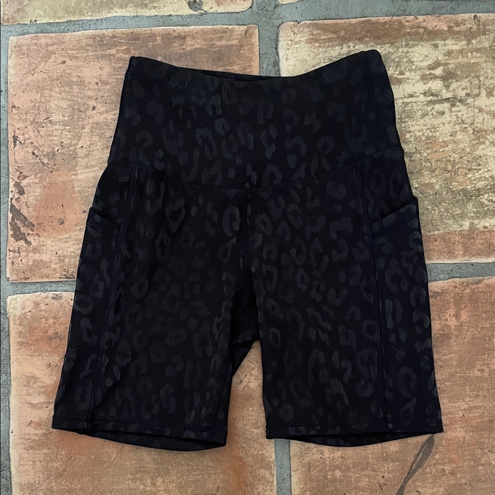 Move Theology Size Small Black Leopard Print Biker Athletic Shorts